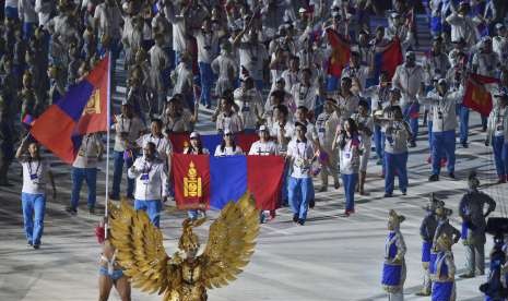 Defile kontingen Mongolia saat Pembukaan Asian Games ke-18 Tahun 2018 di Stadion Utama Gelora Bung Karno, Senayan, Jakarta, Sabtu (18/8).