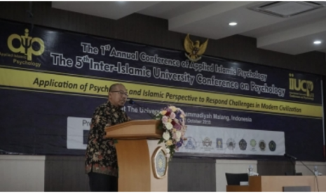 Dekan Fakultas Psikologi UMM, Muhammad Salis Yuniardi, memberikan sambutan  pada pembukaan The First Annual Conference of Apllied Islamic Psychology,  The Fifth Inter-Islamic University Conference on Psychology.