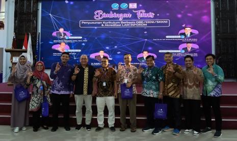 Dekan Fakultas Teknik dan Informatika (FTI) Universitas BSI (Bina Sarana Informatika, Rachmat Adi Purnama, bersama Ketua Program Studi (Kaprodi) Dr Sumanto mengikuti Bimbingan Teknis (Bimtek) penyusunan kurikulum berbasis Outcome-Based Education (OBE), Kerangka Kualifikasi Nasional Indonesia (KKNI), dan Standar Kompetensi Kerja Nasional Indonesia (SKKNI). 