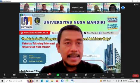 Dekan Fakultas Teknologi Informasi (FTI) UNM Anton.