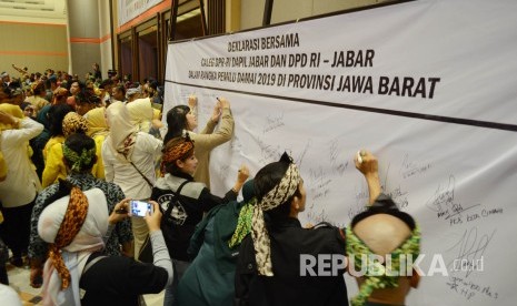 Deklarasi Bersama Caleg DPR-RI Dapil Jabar, DPD-RI dan DPRD Provinsi Jabar Dalam Rangka Pemilu Damai 2019 di Provinsi Jabar, di Sudirman Grand Ballroom, Kota Bandung, Senin (11/3).