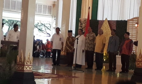 Deklarasi Jogja Damai , Menolak Kekerasan, Intoleransi.dan Radikalisme oleh enam pemuka agama antara lain: Pemuka Agama Islam Toha.Abdurahman, katholik, Kristen, Hindu, Budha dan .Konghucu, di bangsal Kepatihan Yogyakarta, Rabu (14/2). Kemudian dilanjutkan penandatanganan deklarasi Jogja damai oleh Forum.Komunikasi Pimpinan.Daerah yang diawali Gubernur DIY Sri Sultan Hamengku Buwono X 