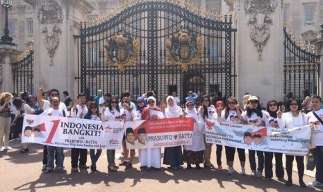 Deklarasi pendukung Prabowo-Hatta di depan Istana Buckingham, Ahad (23/6).