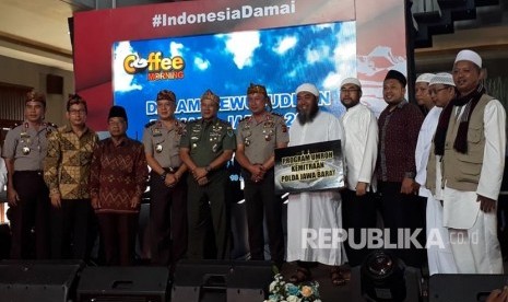 Delapan marbot masjid mendapat kesempatan umrah yang difasilitasi Polda Jabar.