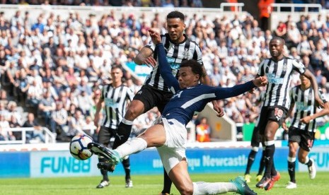 Dele Alli saat menjebol gawang Newcastle United.