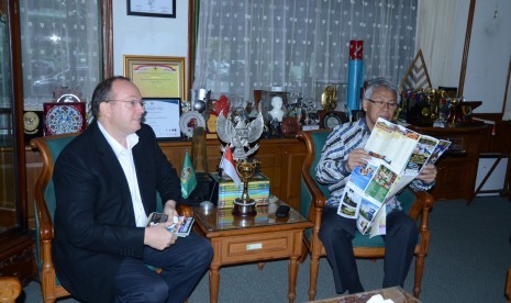 Delegasi Belanda menemui Penjabat Wali Kota Yogyakarta. 