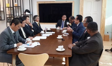 Delegasi DPD RI melakukan sejumlah pertemuan dengan beberapa pihak antara lain Kyung Pil Nam (Gubernur Provinsi Kyonggi-do), Jae Keun Ahn (Executive Vice President Samsung Electronics), Chung Ui Hwa (Ketua Parlemen Korsel).