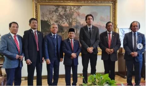 Delegasi GKSB DPR RI-Parlemen Chile mengadakan pertemuan dengan  pihak Parlemen Chile di Valparaiso (16/11/2022). Dalam kunjungan tersebut, GKSB DPR RI berkesempatan untuk bertemu dengan Presidente de Cámara de Diputados Chile (Ketua Parlemen Chile), Vlado Mirosevic.