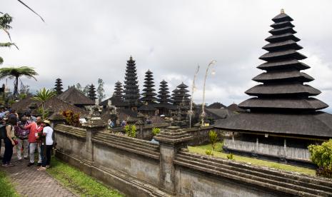  PT PLN (Persero) merampungkan aliran listrik di Kawasan Pura Besakih, Kecamatan Rendang, Kabupaten Karangasem, Bali, yang kini sedang dalam tahap revitalisasi. (ilustrasi).