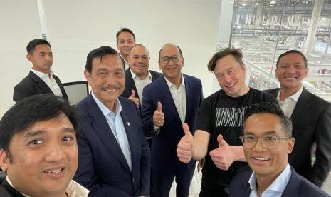 Delegasi pejabat dan pengusaha Indonesia bertemu Elon Musk.