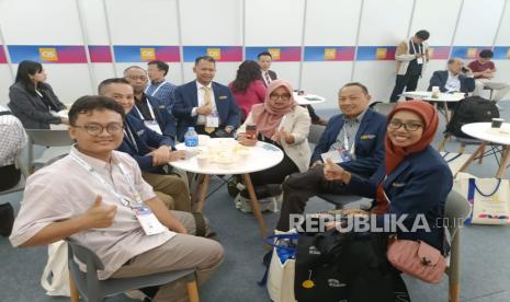 Delegasi UMS yang dikomandani Fajar Suryawan Ph.D menyempatkan berdiskusi di sela-sela rehat acara QS Higher Ed Summit Asia Pasific 2024 di Macau University of Science and Technology (MUST), Macau SAR, Cina.