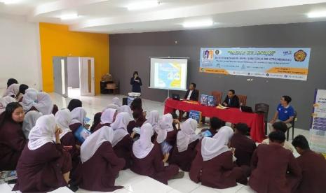 Demi menyiapkan kelulusan yang unggul dan menjadi talenta digital Universitas Nusa Mandiri (UNM) kampus Damai, Jakarta Selatan dan SMK Letris Indonesia 2 Pamulang sukses menggelar SCollab bertajuk Seminar Kolaborasi. Acara ini mengangkat tema Persiapan Menuju Kelulusan dengan Kebanggaan Diri dan Menuju Talenta Digital Bisnis. 