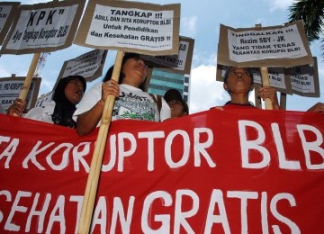 Demo BLBI di depan kantor KPK.