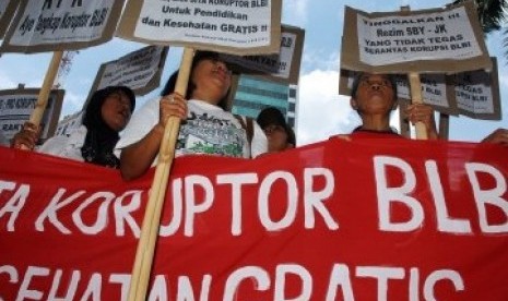 Demo BLBI di depan kantor KPK.