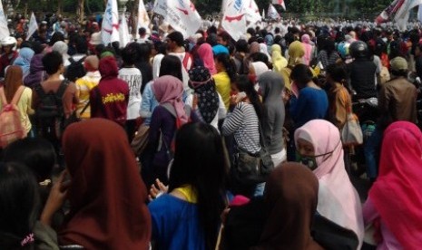 Demo buruh di kawasan mm2100 Cikarang