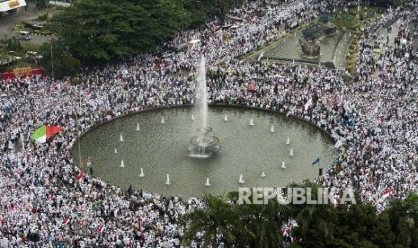 Demo serupa dengan 4 November 2016 rencananya kembali digelar di 2 Desember 2016 terkait dugaan penistaan agama yang dilakukan Basuki Tjahaja Purnama.