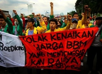 Demo Tolak Kenaikan BBM di Depan Gedung DPR