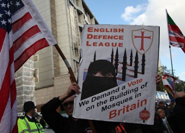 Demo anti-Islam di London