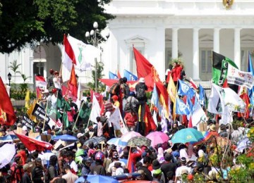 Demo di depan Istana Merdeka, ilustrasi