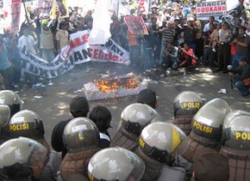 Demo menuntut mundur Bupati Sragen