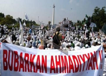 Demo menuntut pembubaran Ahmadiyah