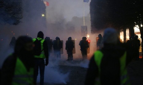 Demonstran rompi kuning Prancis.