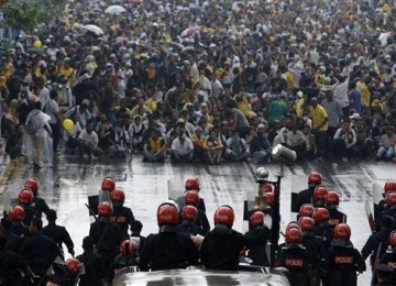 Demonstrasi yang berbuah kerusuhan di Malaysia akhir pekan lalu, Sabtu (9/7).