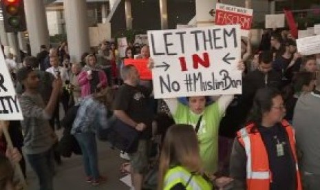 Demonstrators gather outside of the Tom Bradley terminal of LAX to show solidarity with people from Muslim-majority counties being detained at U.S. airports on Jan. 28, 2017.