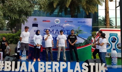 Dengan didukung Kementerian Lingkungan Hidup dan Kehutanan (KLHK), Danone-AQUA, Alfamart, Telkomsel dan Smash meluncurkan Smart Drop Box (SDB) di Car Free Day (CFD) Jakarta, Senin (14/5). 