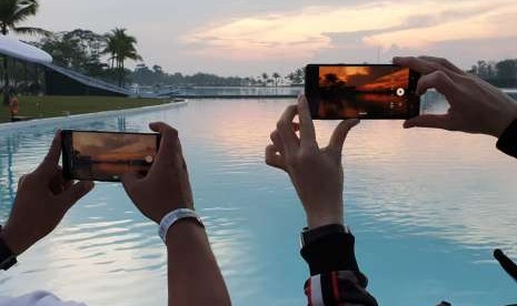 Dengan sedikit kreativitas, hasil tangkapan kamera Samsung Galaxy Note 9 bisa memperlihatkan pemandangan dramatis meski alam tak terlalu mendukung untuk mengabadikan sunset. 