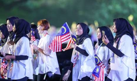 Denvile kontingen Malaysia saat pembukaan Asian Games ke-18 tahun 2018 di Stadion Utama Gelora Bung Karno , Senayan, Jakarta, Sabtu (18/8). 