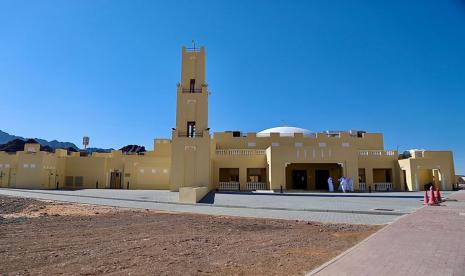 Dubai Buka Masjid Sheikha Fatima di Hatta. Departemen Urusan Islam dan Kegiatan Amal di Dubai (IACAD) pada Senin (22/11) mengumumkan pembukaan Masjid Sheikha Fatima binti Mohammed di Hatta, Dubai, Uni Emirat Arab. 