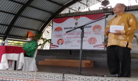 Deputi Bidang Hubungan Antar Lembaga, Sosialisasi, Komunikasi, dan Jaringan BPIP Prakoso saat menjadi pembicara kunci dalam Dialog Kebangsaan bertajuk Rajut Erat Nilai-Nilai Pancasila di Kota Palu, Jumat (18/6).