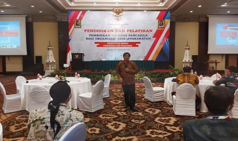 Deputi bidang hubungan antarlembaga, sosialisasi, komunikasi dan jaringan Badan Pembinaan Ideologi Pancasila (BPIP) Prof Dr FX Adji Samekto SH M.Hum menegaskan peran Organisasi Kemasyarakatan (Ormas) cukup penting dalam pemberdayaan masyarakat untuk pembumian nilai-nilai kebangsaan dan Pancasila.