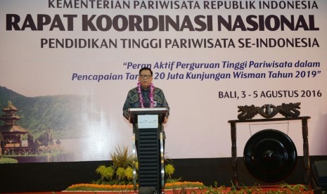 Deputi Bidang Pengembangan Kelembagaan Kepariwisataan Kementerian Pariwisata, Ahman Sya membuka kegiatan Rakornas Perguruan Tinggi Pariwisata se-Indonesia