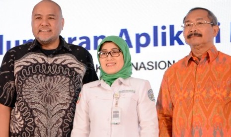 Deputi Direksi Bidang Jaminan Pembiayaan Kesehatan BPJS, Dwi Martiningsih (Tengah)