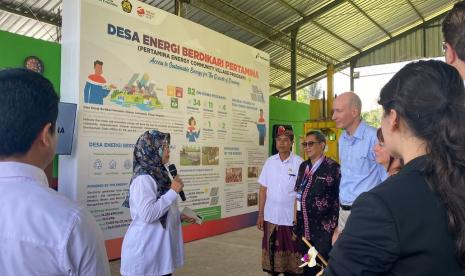 Deputy Secretary of Energy Amerika Serikat David Turk mengunjungi Desa Keliki, Desa Energi Berdikari Pertamina pada Jumat (25/8/2023). Desa Keliki, Tegallalang merupakan desa percontohan program desa berbasis energi terbarukan dengan didukung oleh Pertamina.