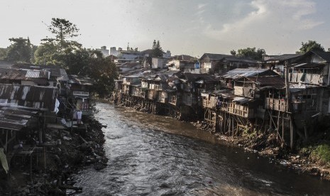 Bantaran Sungai Ciliwung, Jakarta, salah satu kantong hunian warga miskin kota (ilustrasi) 