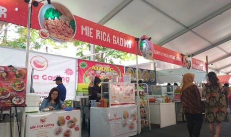 Deretan kedai bakmie halal yang didatangkan pada Mie Festival Gandaria City & Tirta Lie part 2.0. Festival ini digelar selama 5 hari mulai tanggal 2 sampai 5 Oktober.