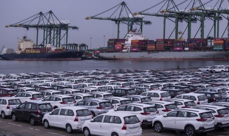 Deretan mobil baru siap ekspor terparkir di PT Indonesia Kendaraan Terminal atau IPC Car Terminal, Cilincing, Jakarta. ilustrasi