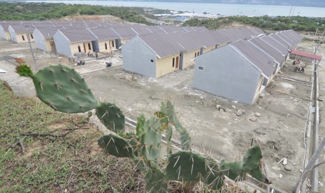 Deretan rumah pada salah satu lokasi proyek pembangunan perumahan di Palu, Sulawesi Tengah, Kamis (5/7).