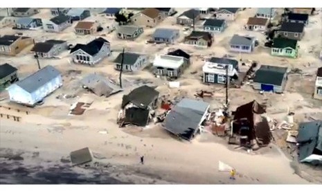   Deretan rumah yang hancur di sepanjang pantai New Jersey setelah diterjang Badai Sandy.  (Reuters)