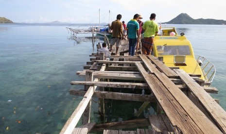 Dermaga kayu yang kondisinya rusak di Pulau Rinca, Labuan Bajo, NTT