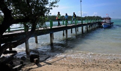   Dermaga Pulau Handeuleum di Propinsi Banten. (Tahta Aidilla/Republika)