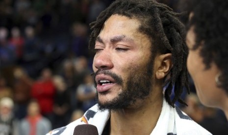 Derrick Rose menangis terharu usai mencetak rekor poin tertinggi dalam karier di pertandingan Minnesota Timberwolves menghadapi Utah Jazz