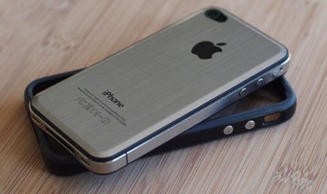 Desain iPhone 5 dikabarkan memiliki pelindung punggung terbuat dari logam