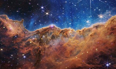 Detail foto Nebula Carina yang diambil dengan instrumen teleskop James Webb