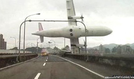 Detik-Detik TransAsia Airways Jatuh di Taiwan