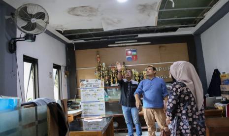 Dewan ketika meninjau kondisi kantor Kelurahan Sempur di Kecamatan Bogor Tengah, Kota Bogor, Jumat (24/2/2023). 