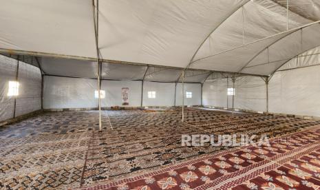 Dewan Masjid Indonesia (DMI) menyelesaikan pembangunan masjid semi-permanen kedua di Jalur Gaza, Palestina.